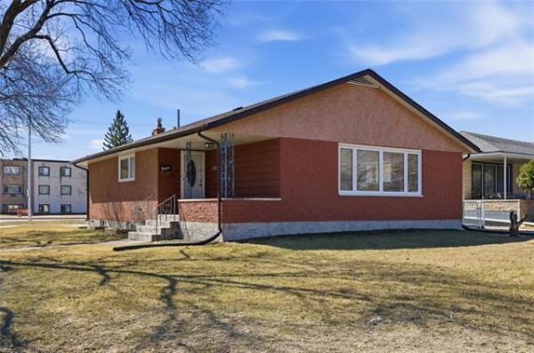 Home Photo - 851 Lanark Street