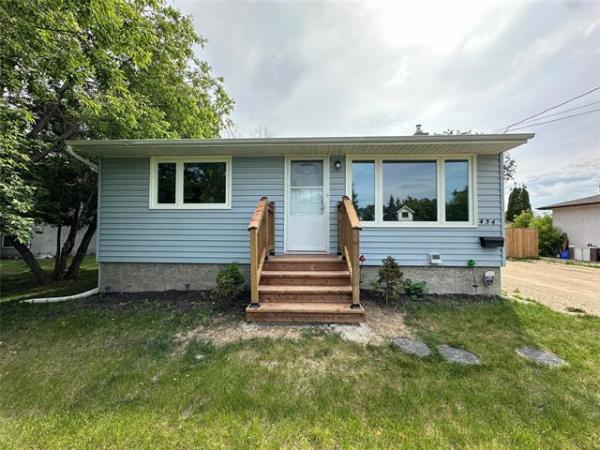 home photo - 434 DUFFERIN Avenue