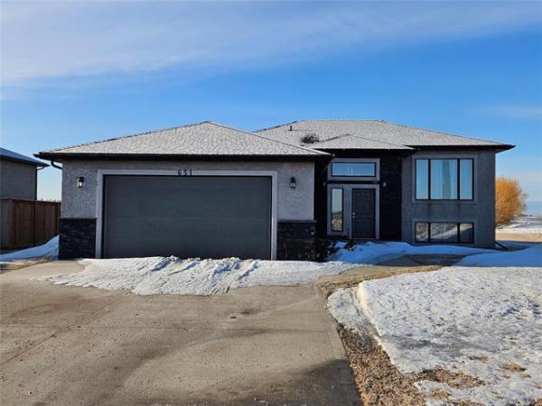 home photo - 651 Heloise Bay