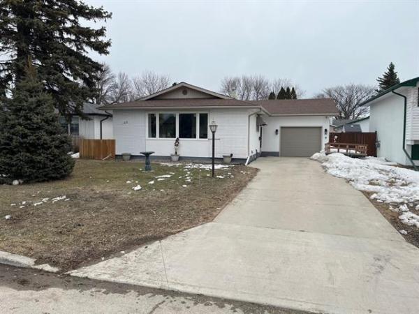 Home Photo - 215 Whitegates Crescent