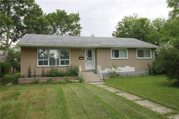 home photo - 886 Lindsay Street