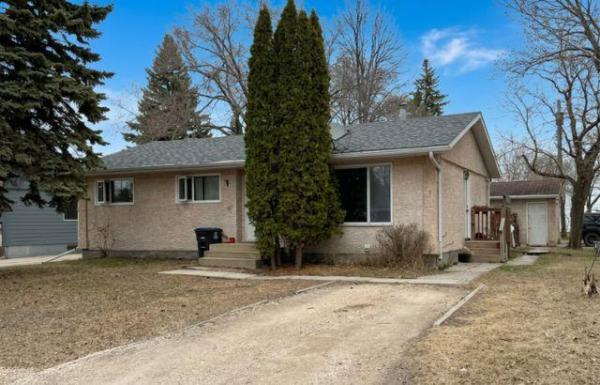Home Photo - 1 Pine Crescent