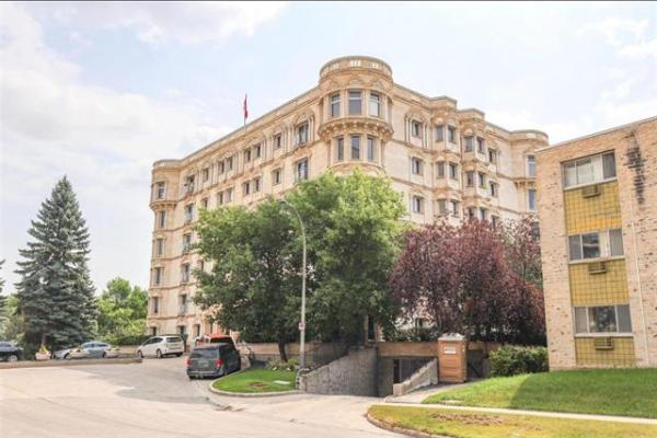 Home Photo - 201-160 Niakwa Road