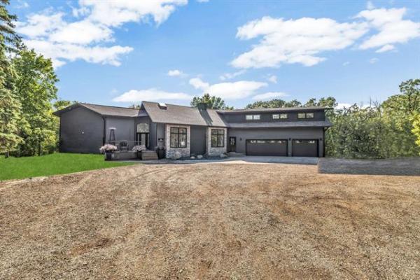 Home Photo - 14 KINGSWOOD Crescent