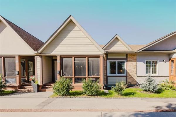 Home Photo - 22-725 Kingsway 