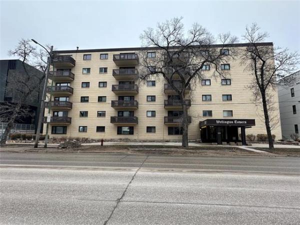 Home Photo - 203-250 Wellington Crescent