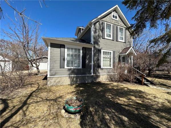 Home Photo - 409 MANITOBA Avenue