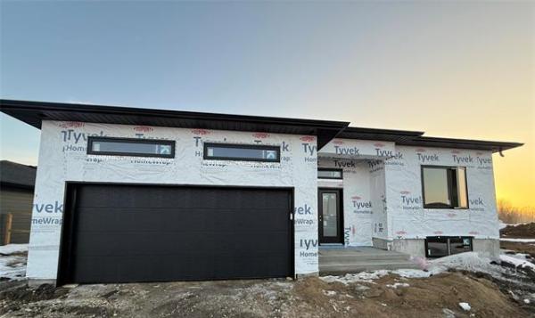 Home Photo - 2 Cardinal Way