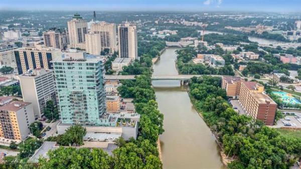 Home Photo - 2103-390 Assiniboine Avenue