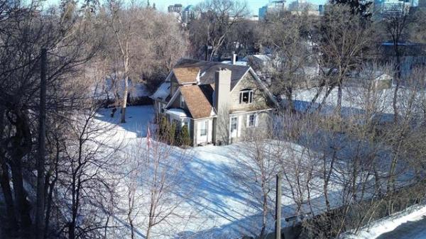 Home Photo - 275 Roslyn Road