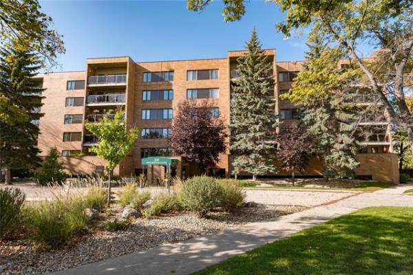 Home Photo - 203-330 Wellington Crescent