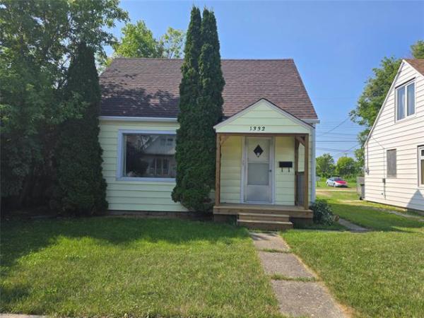 Home Photo - 1332 Selkirk Avenue