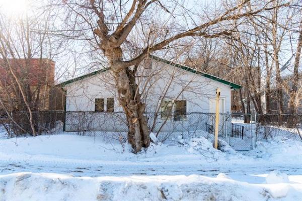 Home Photo - 206 Dufferin Avenue