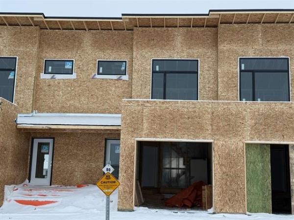 Home Photo - 80 Kootenay Way