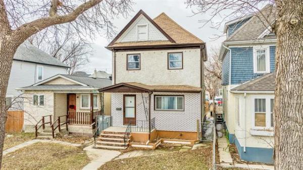 Home Photo - 500 Simcoe Street