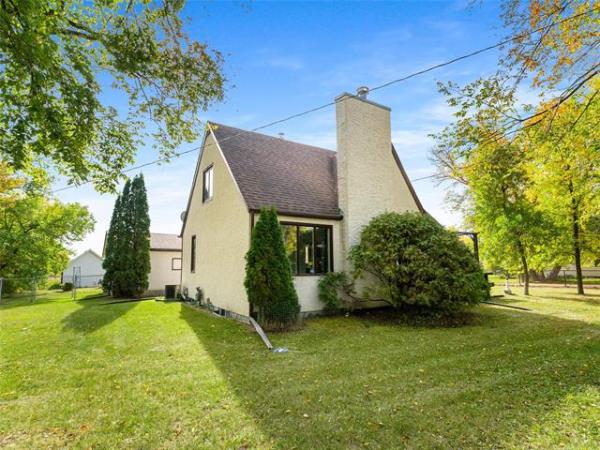 Home Photo - 6607 Henderson Highway