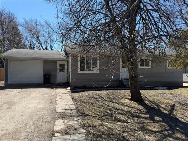 Home Photo - 42 Oak Crescent