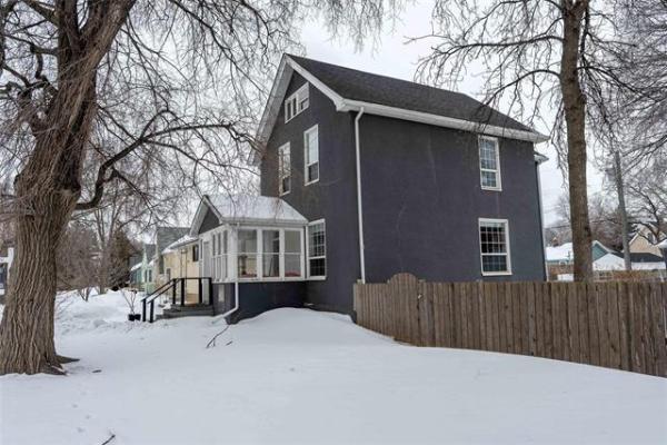 Home Photo - 8 Carriere Avenue