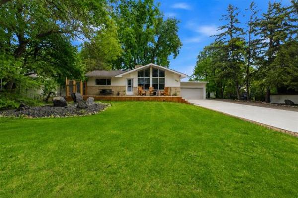 Home Photo - 989 McIvor Avenue