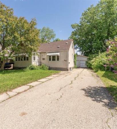 Home Photo - 449 Golf Boulevard
