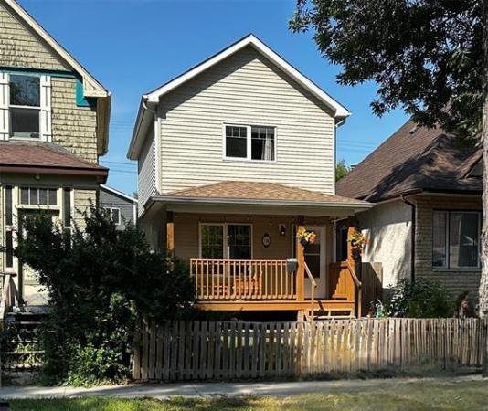 Home Photo - 318 Simcoe Street