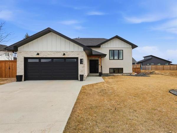 Home Photo - 48 Veterans Way