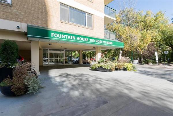 Home Photo - 6F-300 Roslyn Road