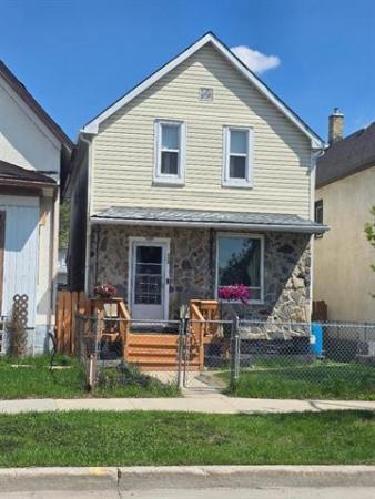 Home Photo - 429 SIMCOE Street