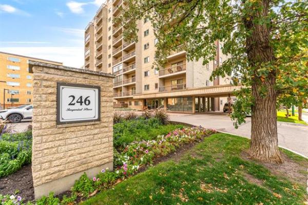 Home Photo - 1004-246 Roslyn Road