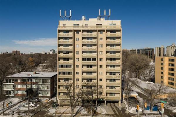Home Photo - 704-365 Wellington Crescent