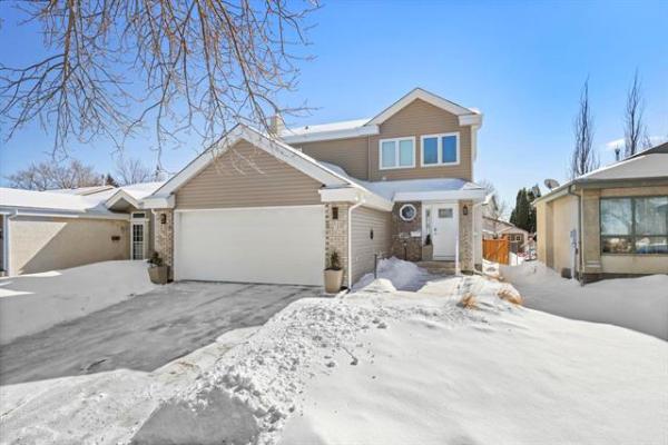 Home Photo - 83 Pinetree Crescent