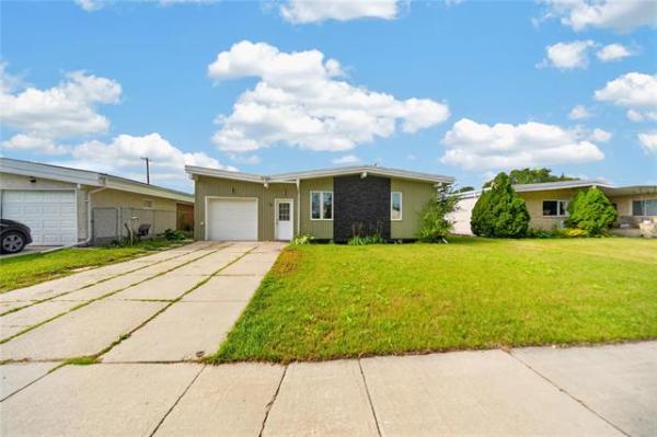 Home Photo - 18 Bluebell Avenue