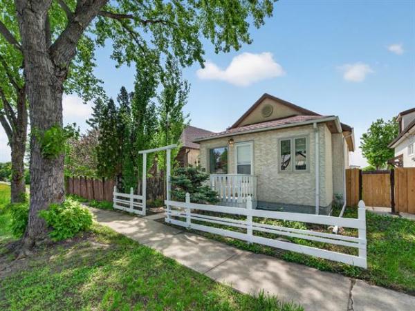 Home Photo - 476 OTTAWA Avenue