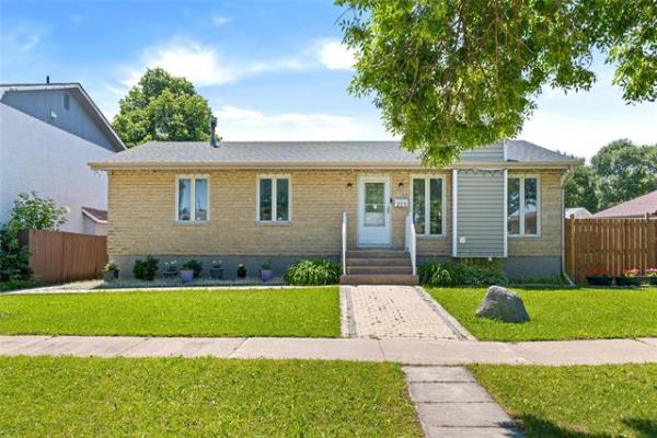 Home Photo - 215 Egesz Street