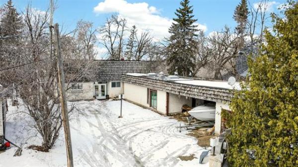 Home Photo - 2560 Henderson Highway