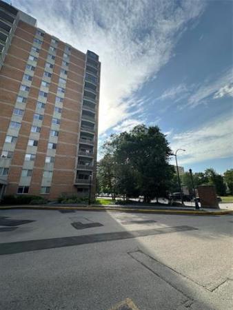 Home Photo - 803-230 Roslyn Road