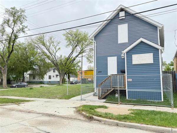 Home Photo - 465 Magnus Avenue