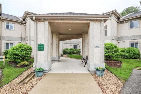 Home Photo - 210-500 CATHCART Street