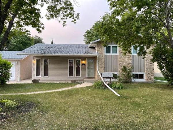 Home Photo - 453 Grassie Boulevard