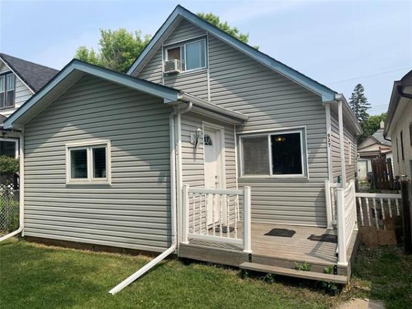 home photo - 927 Manitoba Avenue
