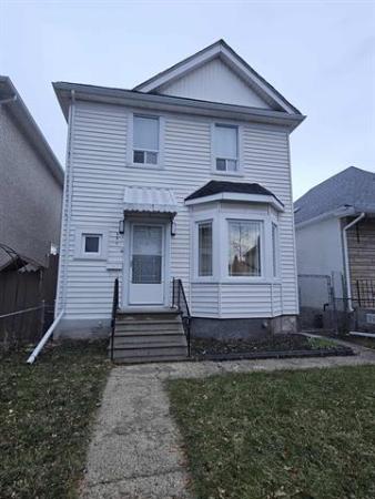 Home Photo - 631 Agnes Street