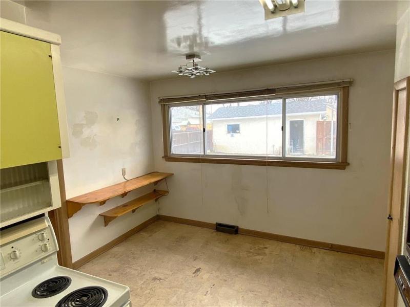 427 Perth Avenue, R2V 0T9, 3 Bedroom, Bungalow for sale North West