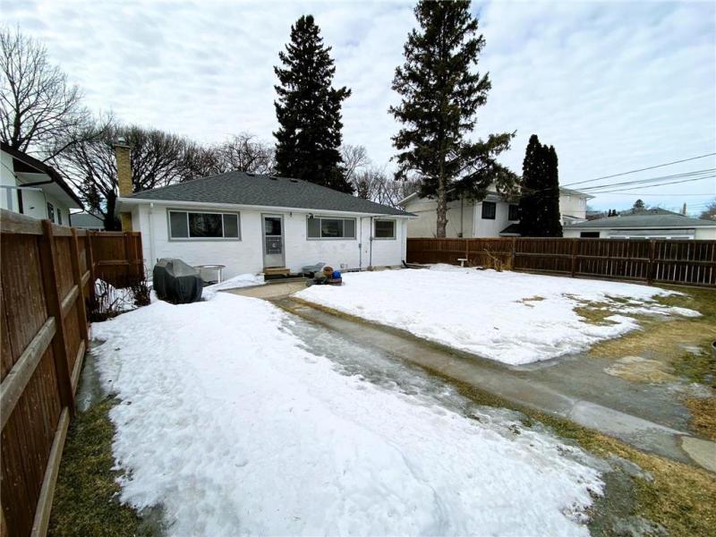 427 Perth Avenue, R2V 0T9, 3 Bedroom, Bungalow for sale North West