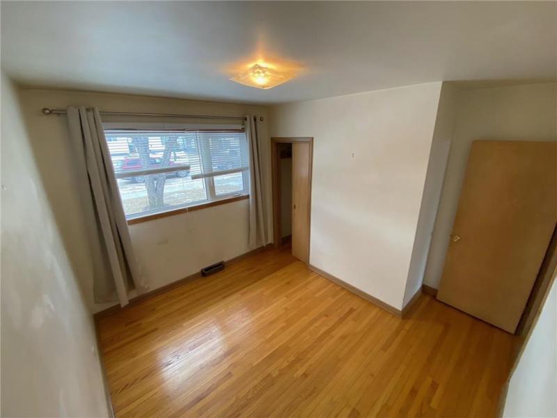 427 Perth Avenue, R2V 0T9, 3 Bedroom, Bungalow for sale North West