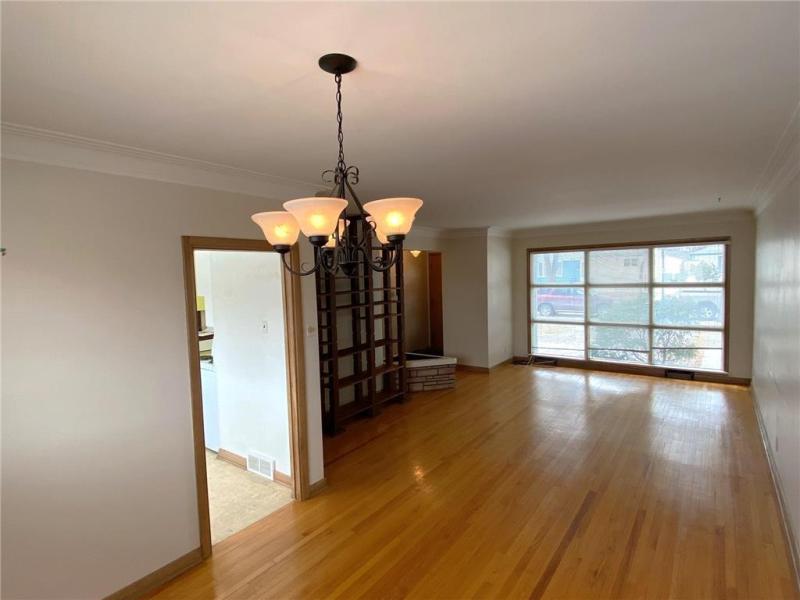 427 Perth Avenue, R2V 0T9, 3 Bedroom, Bungalow for sale North West