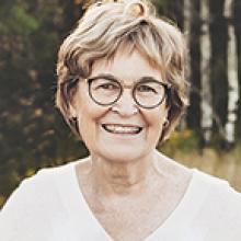 NILA MACFARLANE (DENNIS) Obituary pic