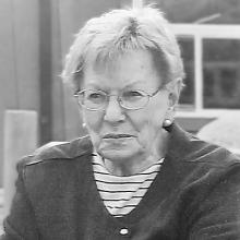 YVONNE LINDSAY Obituary pic