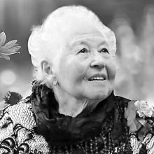 BETSY (OMA, TCHUNG) DE BOER Obituary pic