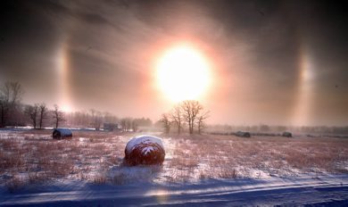 Marc Gallant / Winnipeg Free Press. Local- Weather standup. Sundog. Refraction of light through ice crystals which caused both the sun dog and and fog along McPhillips Road early Wednesday morning. 071205.
