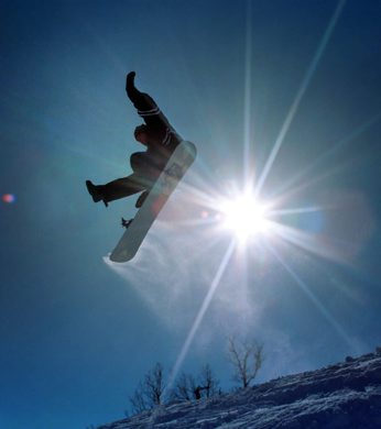 Marc Gallant / Winnipeg Free Press. Local- WINTER FILE. Snowboarder at Stony Mountain Ski Hill. November 14, 2006.